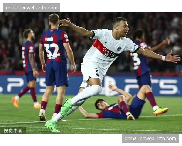 动态:巴黎圣日耳曼公布欧冠次回合大名单,姆巴佩、登贝莱领衔。 动态:巴黎圣日耳曼公布欧冠次回合大名单,姆巴佩、登贝莱领衔。