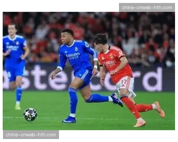 即时战报：西班牙国家德比上半场结束，皇马1-0巴萨，维尼修斯单刀破门